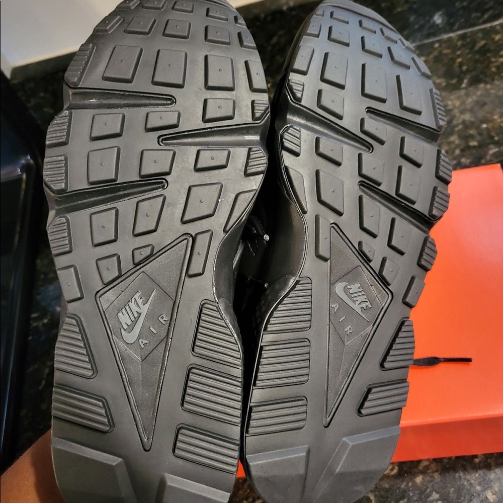 Nike Air Huarache Triple Black 2021